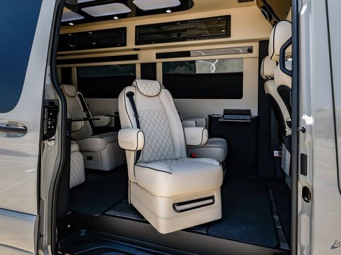Used 2025 Mercedes-Benz Sprinter 3500 image 73