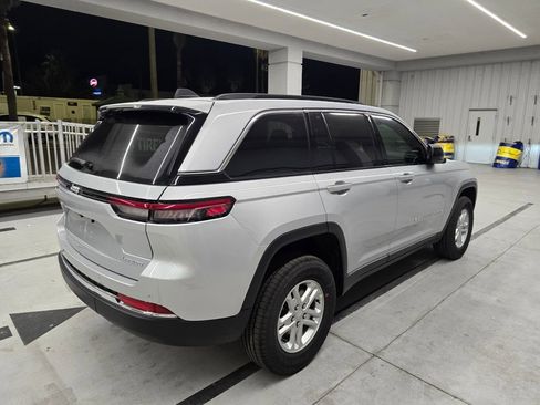 New 2025 Jeep Grand Cherokee Laredo w/ Luxury Tech Group I RWD image 6