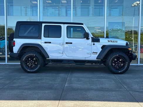 Used 2022 Jeep Wrangler Unlimited Sport AWD/4WD image 2