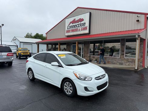 Used 2016 Hyundai Accent SE w/ Option Group 02 FWD image 2