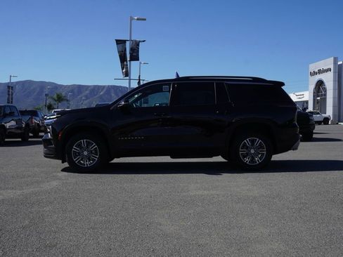 Used 2025 Chevrolet Traverse LT w/ Driver Confidence Package image 7