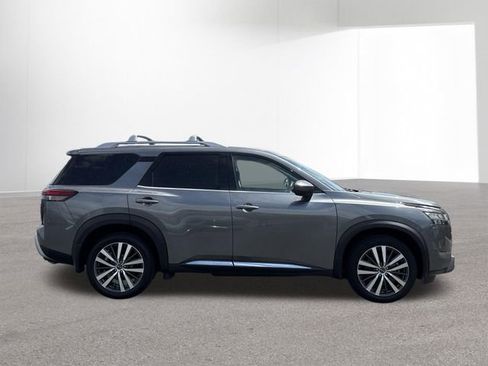 Used 2022 Nissan Pathfinder Platinum w/ Cargo Package AWD/4WD image 32