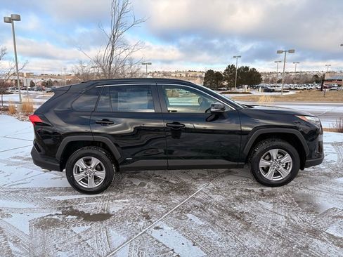 Used 2025 Toyota RAV4 XLE image 9