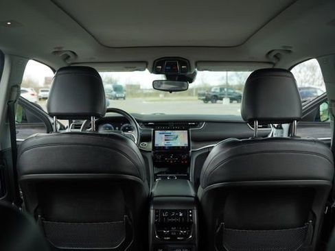 Used 2022 Jeep Grand Cherokee L Limited image 27