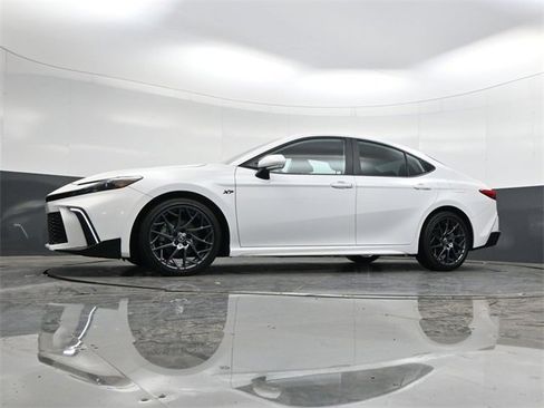 Used 2025 Toyota Camry SE w/ Convenience Package image 30