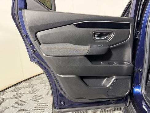 Used 2025 Honda Pilot Sport image 23