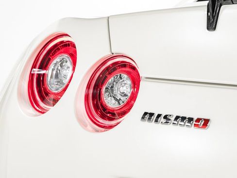 Used 2016 Nissan GT-R NISMO AWD/4WD image 48