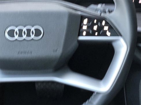 New 2025 Audi Q5 Prestige image 16