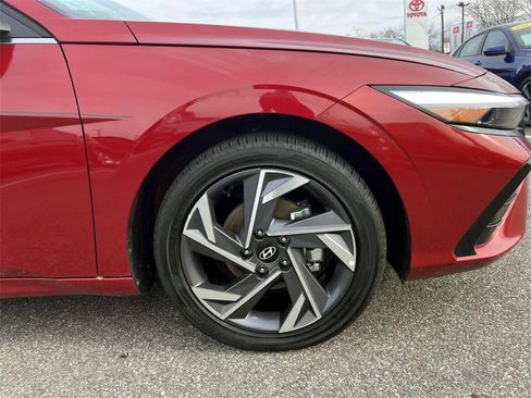 Certified 2025 Hyundai Elantra Limited image 6
