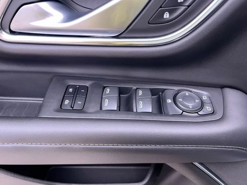 Used 2022 Chevrolet Suburban Z71 AWD/4WD image 13