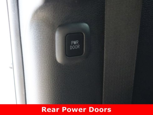 Used 2024 Toyota Sienna XLE Woodland Edition image 31