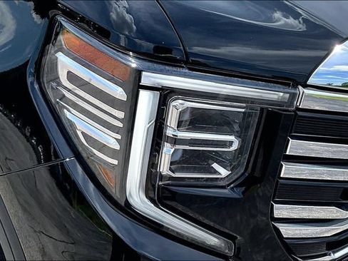 Used 2024 GMC Sierra 1500 SLT w/ SLT Premium Plus Package AWD/4WD image 33