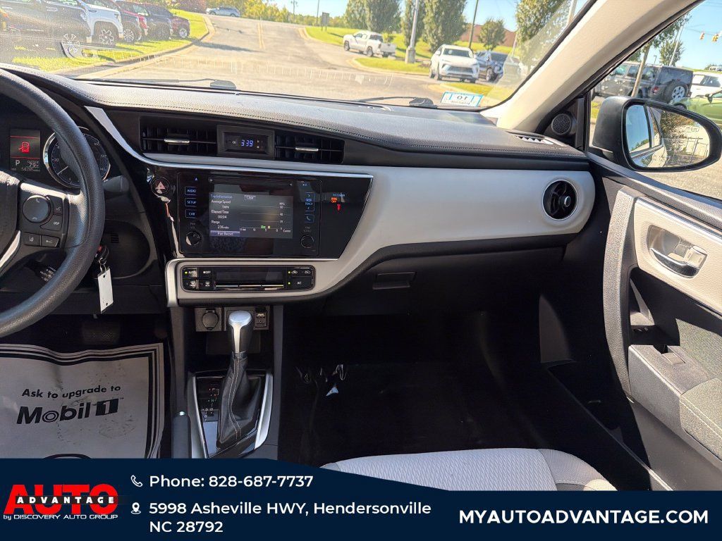 Used 2018 Toyota Corolla LE FWD image 28