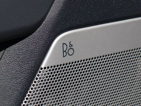 Used 2023 Ford F250 Lariat w/ Black Appearance Package image 18