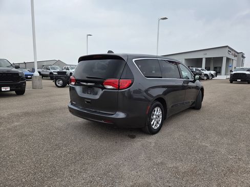 Used 2023 Chrysler Voyager LX FWD image 7