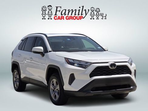 Used 2022 Toyota RAV4 XLE w/ Convenience Package FWD image 2