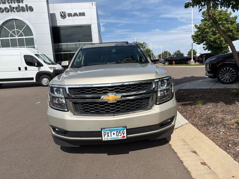 Used 2015 Chevrolet Suburban LT w/ Luxury Package AWD/4WD image 3