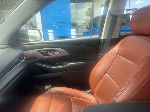 Used 2019 Chevrolet Traverse LT FWD image 17