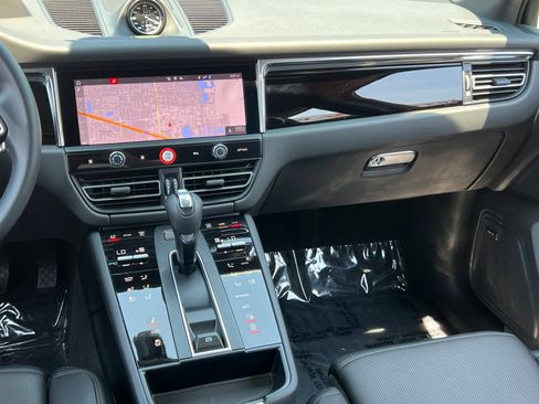 Certified 2025 Porsche Macan S AWD/4WD image 29