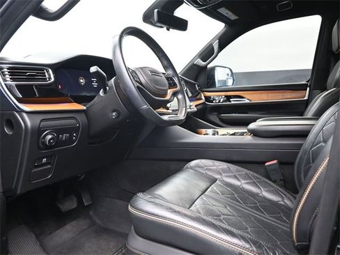 Used 2022 Jeep Grand Wagoneer Series III image 13