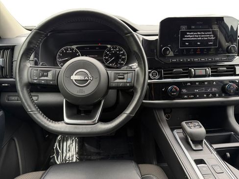 Used 2023 Nissan Pathfinder SL w/ Black Appearance Package AWD/4WD image 10