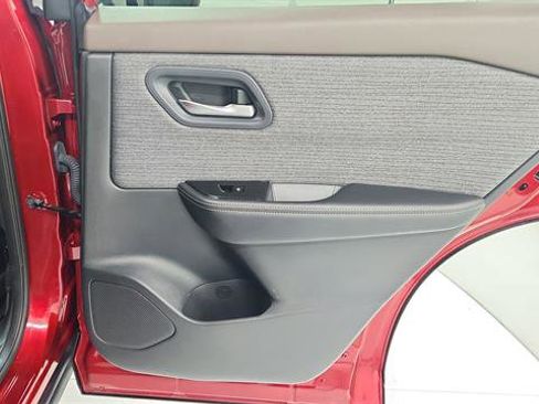 Used 2023 Nissan Rogue SV image 26