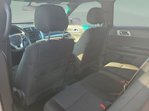 Used 2014 Ford Explorer XLT w/ Equipment Group 201A FWD image 9