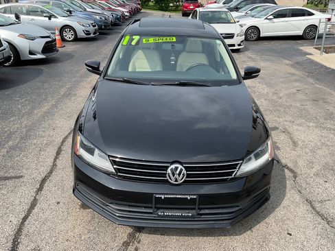 Used 2017 Volkswagen Jetta SE FWD image 4