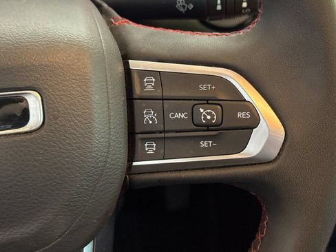 Used 2025 Jeep Compass Trailhawk AWD/4WD image 32