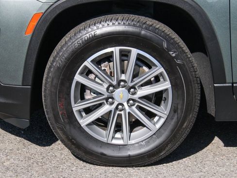 Used 2022 Chevrolet Traverse LT image 45