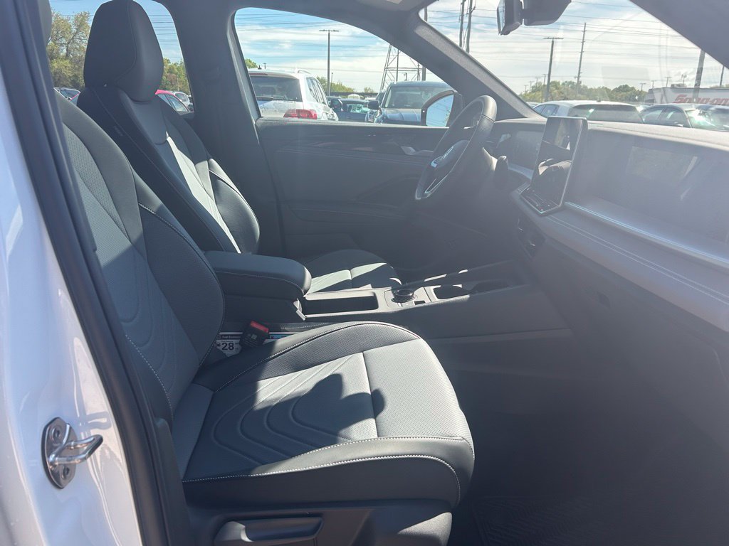 New 2026 Volkswagen Tiguan SE R-Line FWD image 36