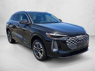 Used 2025 Audi Q5 Premium w/ Convenience Package AWD/4WD video 3