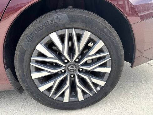 Used 2025 Nissan Altima 2.5 SV FWD image 11