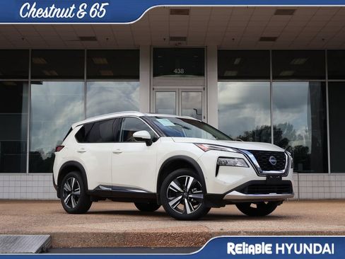 Used 2023 Nissan Rogue Platinum w/ Platinum Premium Package AWD/4WD image 2