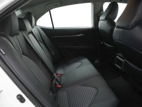 Used 2023 Toyota Camry SE image 12