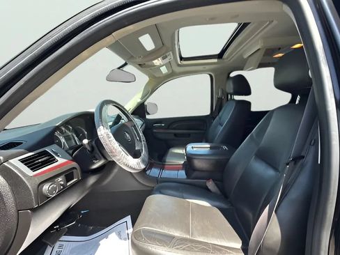 Used 2012 Cadillac Escalade EXT Premium AWD/4WD image 16