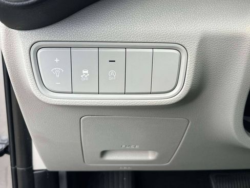 Used 2025 Kia Soul LX w/ LX Technology Package FWD image 16