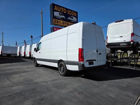 Used 2025 Mercedes-Benz Sprinter 2500 image 2