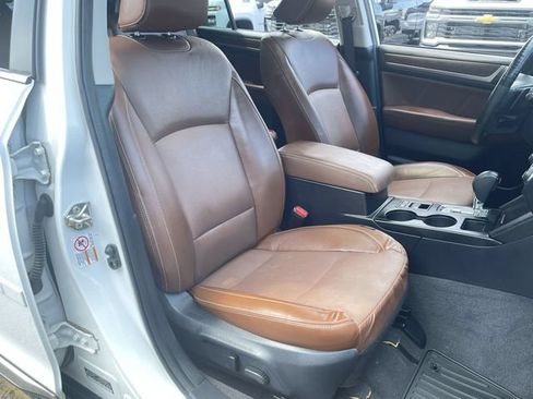 Used 2017 Subaru Outback 3.6R Touring w/ Popular Package #5A AWD/4WD image 29