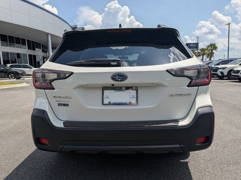 Certified 2025 Subaru Outback Premium AWD/4WD image 5