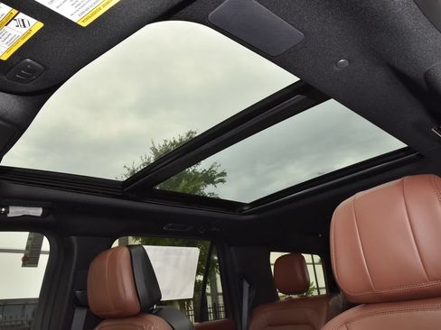 New 2026 Lincoln Navigator Reserve AWD/4WD image 35