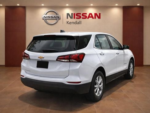 Used 2023 Chevrolet Equinox LS FWD image 2