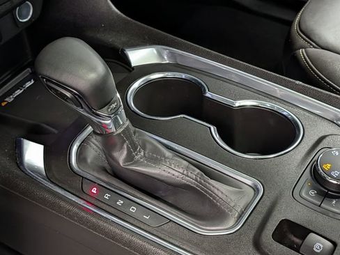 Used 2023 Chevrolet Traverse LT w/ LT Premium Package AWD/4WD image 30