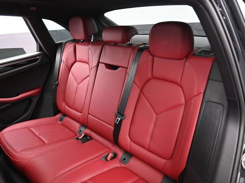 Certified 2026 Porsche Macan AWD/4WD image 23