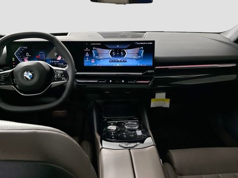 Certified 2025 BMW 530i xDrive w/ Executive Package image 19