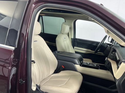 Used 2024 Ford Expedition Max Platinum AWD/4WD image 27