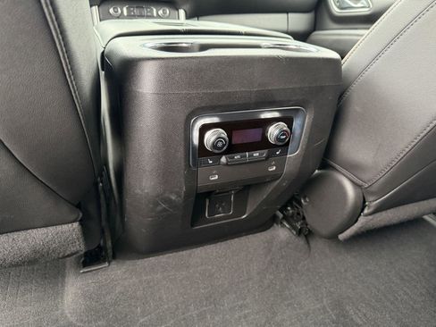 Used 2022 GMC Yukon SLT w/ SLT Luxury Package RWD image 9