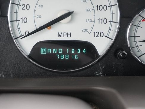 Used 2005 Chrysler Sebring Limited w/ Electronics Convenience Group image 9