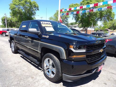 Used 2018 Chevrolet Silverado 1500 Custom w/ Custom Value Package AWD/4WD image 3