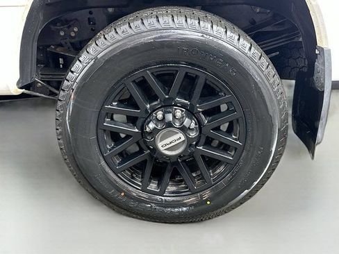 Used 2022 Ford F250 Lariat w/ Black Appearance Package AWD/4WD image 9